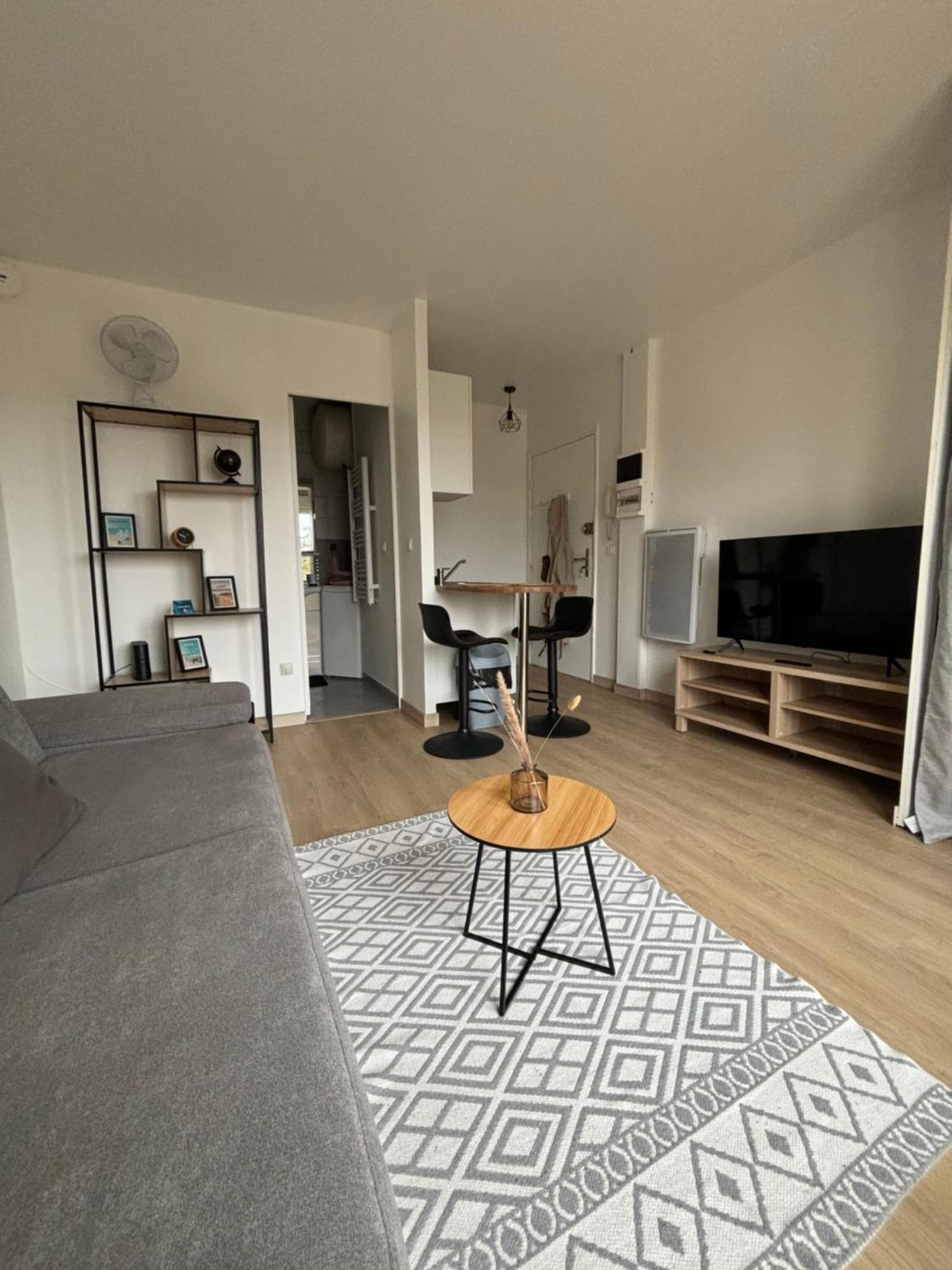 L'Escale, Studio Proche Gare Melun Avec Parking Prive Dammarie-lè-Lys Exteriör bild